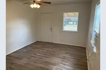 821 Bayport Drive, Lancaster, TX 75134 - Photo 5