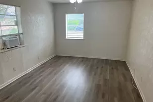 821 Bayport Dr, Lancaster, TX 75134 - Photo 11