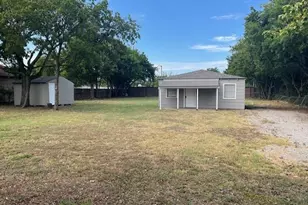 821 Bayport Dr, Lancaster, TX 75134 - Photo 15