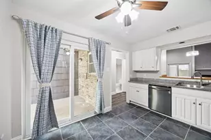 207 E Harwood Rd, Euless, TX 76039 - Photo 13