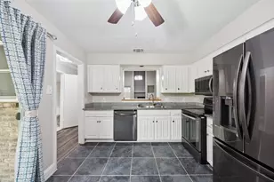 207 E Harwood Rd, Euless, TX 76039 - Photo 15