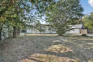 1006 E Hook St, Stephenville, TX 76401 - Photo 23