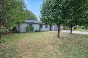 125 NW Jill Ann Dr, Burleson, TX 76028 - Photo 3