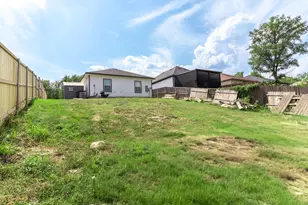 2808 17th St, Fort Worth, TX 76106 - Photo 3