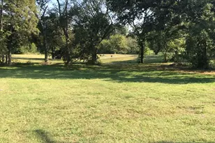 812 S 6th St, Bonham, TX 75418 - Photo 1