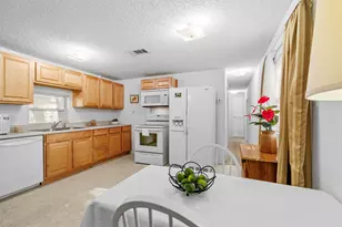 506 Piccadilly, Grand Prairie, TX 75060 - Photo 5