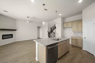 321 Los Llanos Rd, Granbury, TX 76048 - Photo 5