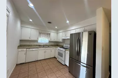 330 E Wilson Avenue, Pilot Point, TX 76258 - Photo 5