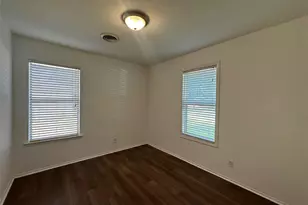 330 E Wilson Ave, Pilot Point, TX 76258 - Photo 7