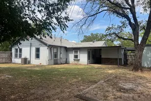 1101 Texas St, Graham, TX 76450 - Photo 3