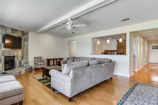 702 Pebble Beach Dr, Garland, TX 75043 - Photo 11