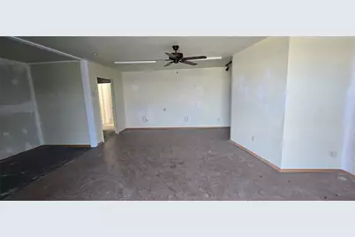 206 Kings Plaza, Granbury, TX 76049 - Photo 15