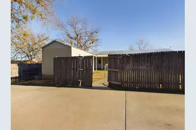 1432 W Torrey Street, Granbury, TX 76048 - Photo 27