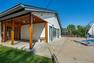 2910 S Country Club Road, Garland, TX 75043 - Photo 31