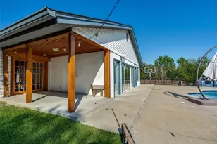 2910 S Country Club Rd, Garland, TX 75043 - Photo 31