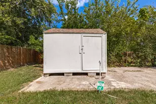 217 Ridgeway Ave, Azle, TX 76020 - Photo 23