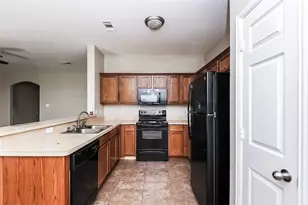 213 Kennedy Dr, Crowley, TX 76036 - Photo 5