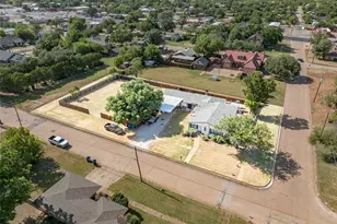 1000 W Hullum St, Breckenridge, TX 76424 - Photo 3