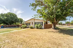 1000 W Hullum St, Breckenridge, TX 76424 - Photo 33