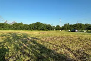 521 W Oak St, Gunter, TX 75058 - Photo 1