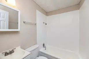 1037 E Tucker St, Fort Worth, TX 76104 - Photo 11