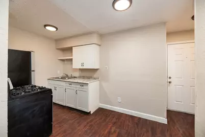 1037 E Tucker Street #102, Fort Worth, TX 76104 - Photo 5