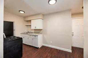 1037 E Tucker St, Fort Worth, TX 76104 - Photo 5