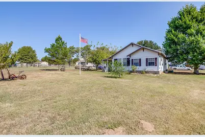 1035 Summit Drive, Springtown, TX 76082 - Photo 9