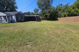 319 Lowe St, Palestine, TX 75803 - Photo 3