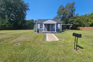 319 Lowe St, Palestine, TX 75803 - Photo 1