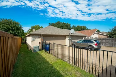 14816 Sopras Circle, Addison, TX 75001 - Photo 25