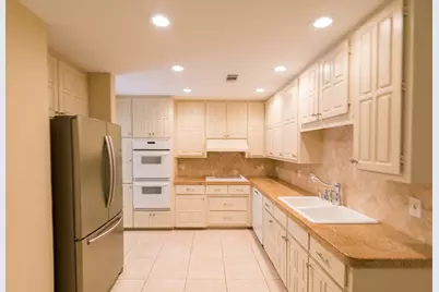 14816 Sopras Circle, Addison, TX 75001 - Photo 9