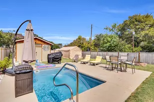 113 E Criddle St, Waxahachie, TX 75165 - Photo 9