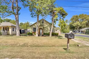113 E Criddle St, Waxahachie, TX 75165 - Photo 1