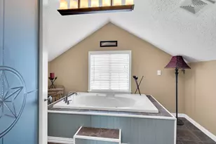 113 E Criddle St, Waxahachie, TX 75165 - Photo 21