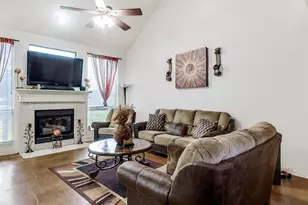 305 Ravenna Rd, Lake Dallas, TX 75065 - Photo 5