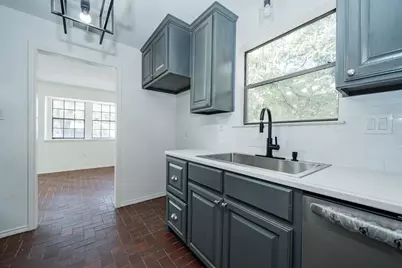 2811 Burlwood Drive, Dalworthington Gardens, TX 76016 - Photo 13