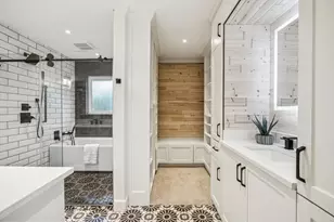 9406 Mill Hollow Dr, Dallas, TX 75243 - Photo 19