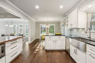 9406 Mill Hollow Dr, Dallas, TX 75243 - Photo 11