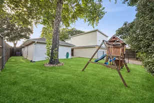 9406 Mill Hollow Dr, Dallas, TX 75243 - Photo 35