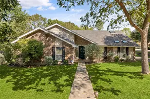 233 Willow Ridge Rd, Fort Worth, TX 76103 - Photo 1