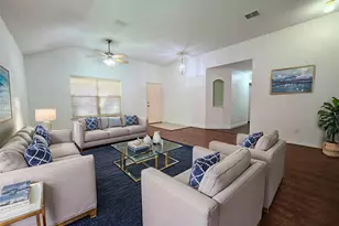 304 E Clover Park Dr, Fort Worth, TX 76140 - Photo 5