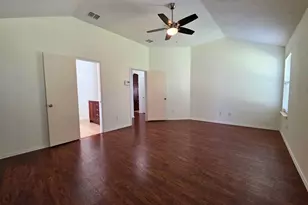 304 E Clover Park Dr, Fort Worth, TX 76140 - Photo 17