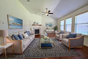 304 E Clover Park Dr, Fort Worth, TX 76140 - Photo 11