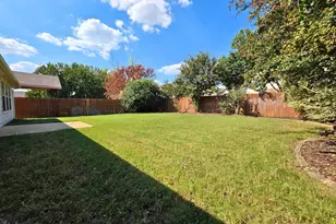 304 E Clover Park Dr, Fort Worth, TX 76140 - Photo 33