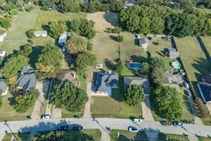 122 Country Dr, Waxahachie, TX 75165 - Photo 1