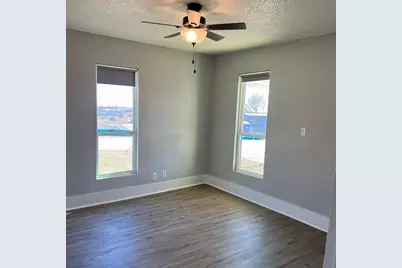 915 NE 1st Street, Mineral Wells, TX 76067 - Photo 7