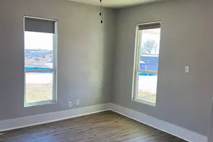 915 NE 1st St, Mineral Wells, TX 76067 - Photo 7