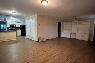 421 N 3rd St, Jacksboro, TX 76458 - Photo 23