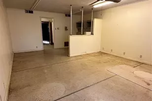 421 N 3rd St, Jacksboro, TX 76458 - Photo 9